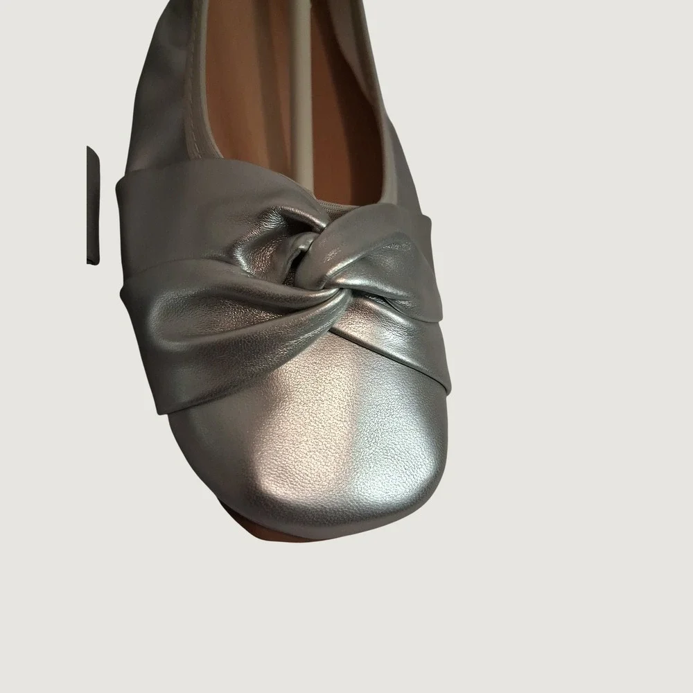 N/A metallic silver